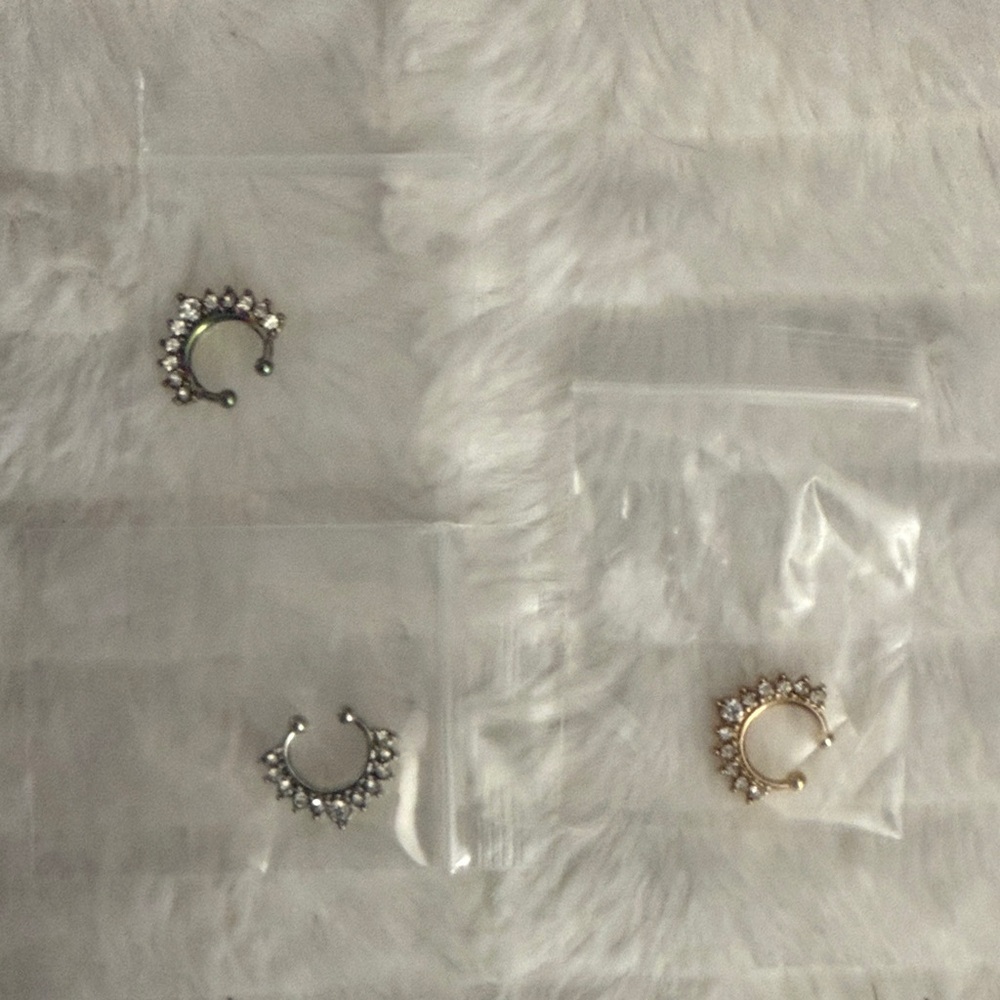BRAND NEW ‼️‼️‼️

Elegant Gold and Silver Crystal Ear Cuffs